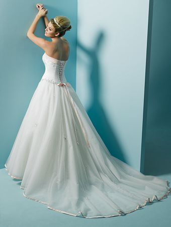 I have always loved long wedding gowns and remembered how lovely all the